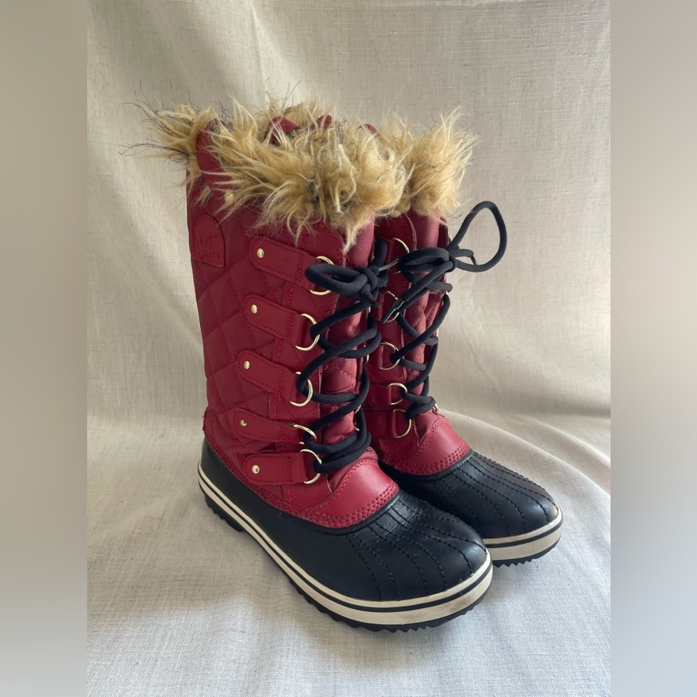 Womens Red Sorel Winter Boots with Faux Fur - Size 7